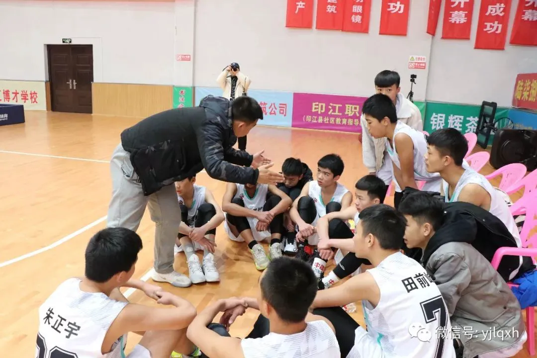 篮球防守训练中如何提高体能和耐力_0